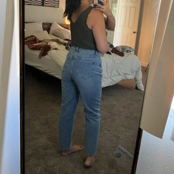 Ripped Frayed Hem Mom Jeans light wash color - Picture 5 of 10